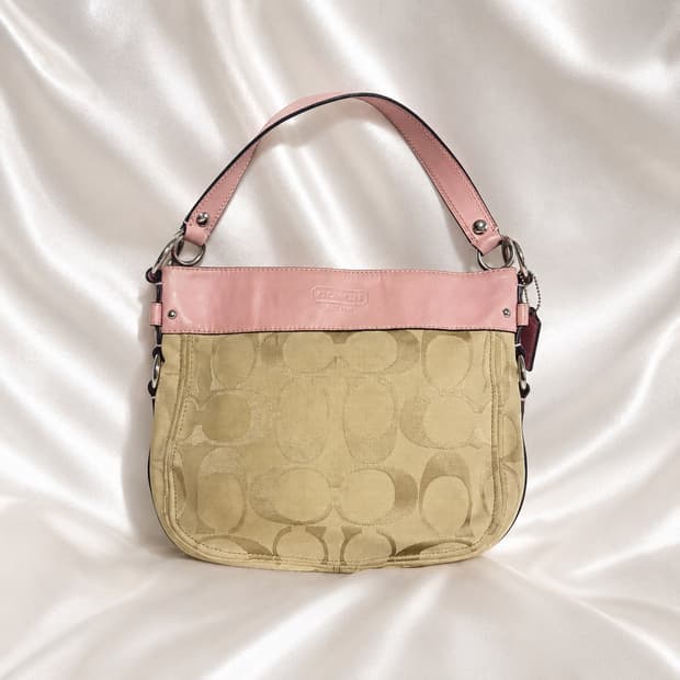 코치 딸기 우유 투웨이백 🎀👛