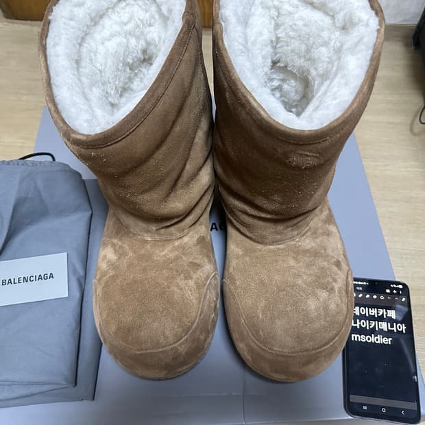 [44]발렌시아가 알래스카 퍼 부츠