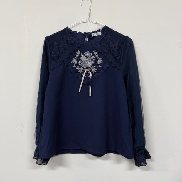 엑시즈팜 블라우스 새상품