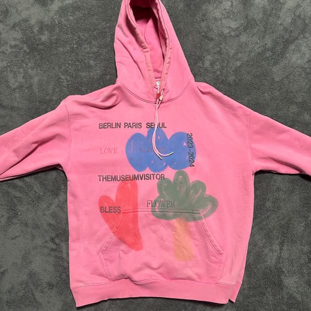 더뮤지엄비지터 스프레이 후드티