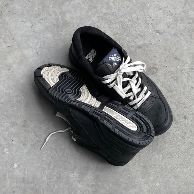 US7 255 AVIA X Chemist Craetion 855 블랙