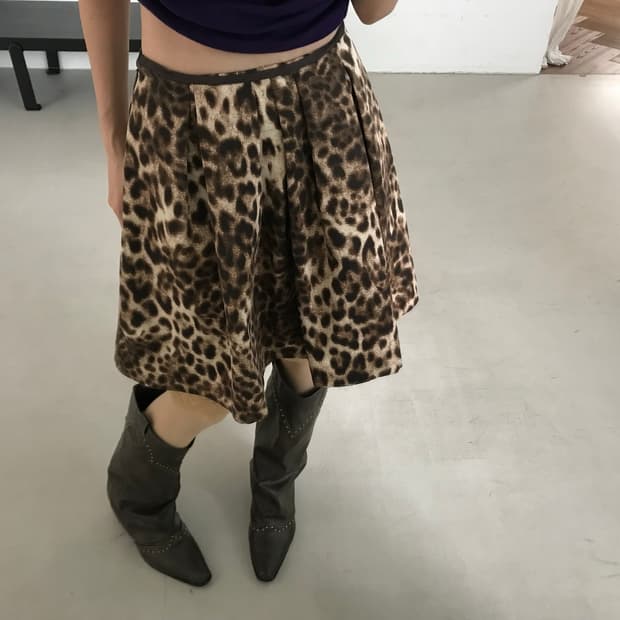 vintage leopard pattern skirt