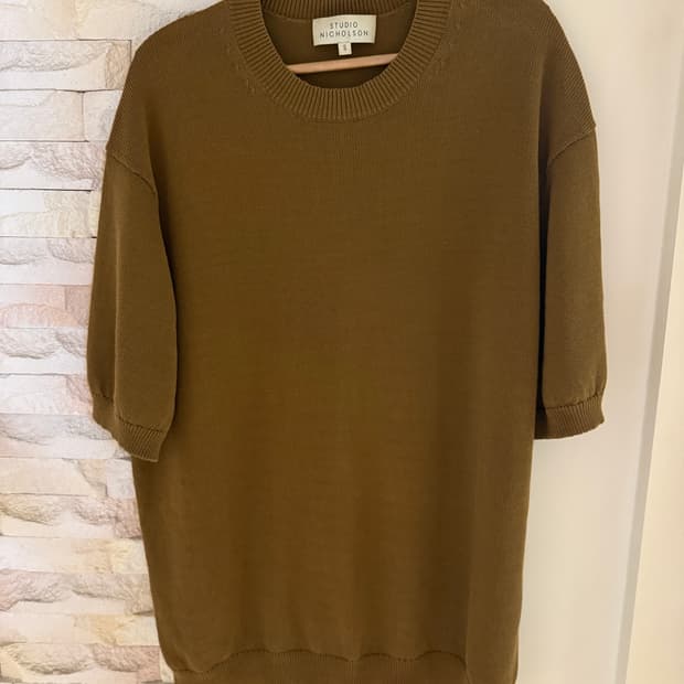 반팔 니트