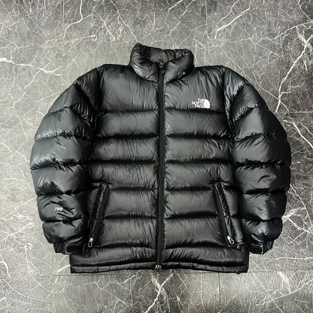 노스페이스 로고 700 유광 블랙 투웨이 패딩 점퍼자켓