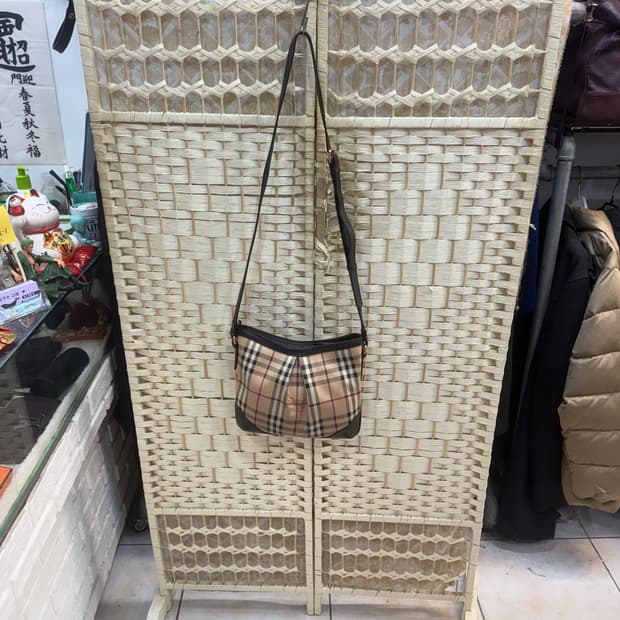 정품 버버리 노바체크 크로스백 팝니다