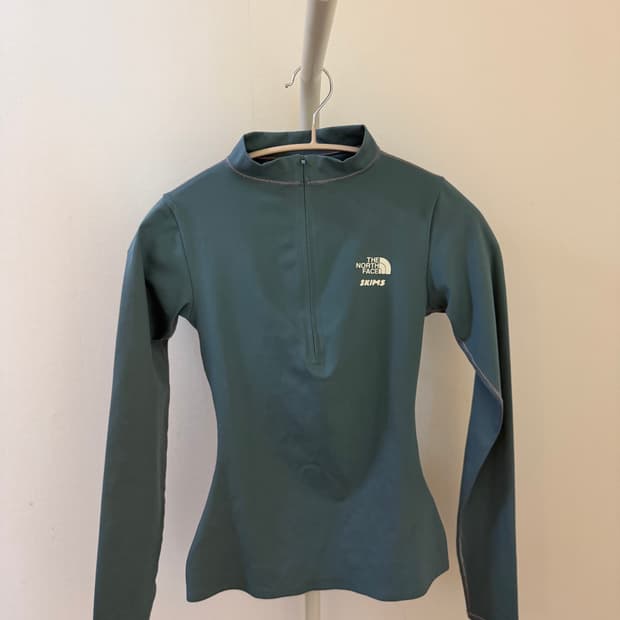 The North Face x Skims 레피나 롱슬리브 탑