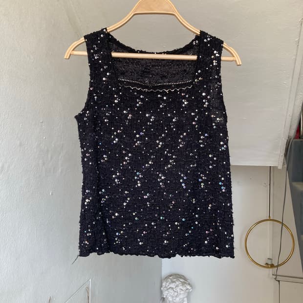 스팽글 스퀘어넥 슬리브리스