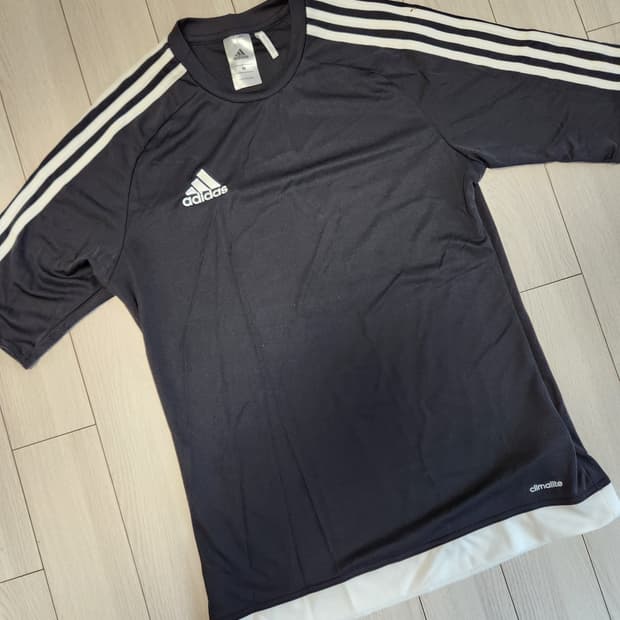 새상품급)아디다스 ESTRO 15 JSY 트레이닝 기능성 반팔티 M

오