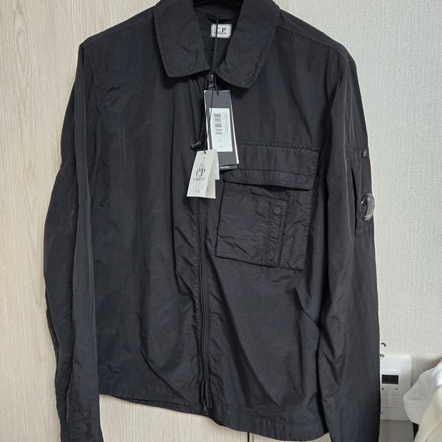 CP컴퍼니 새상품 플래트 나일론 오버셔츠 블랙 M 사이즈