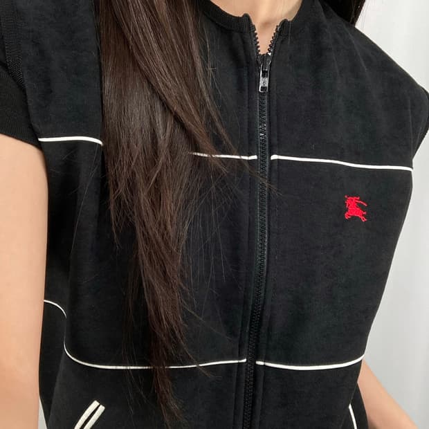 버버리 크레스트 자수 블랙 데이크론 포켓 베스트