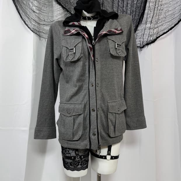 check buckle hood zip-up