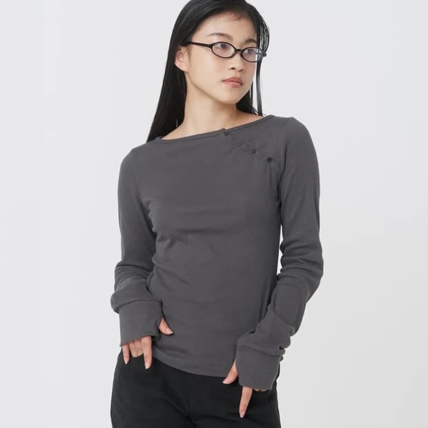 미세키서울 버튼 롱슬리브 티셔츠 차콜 1