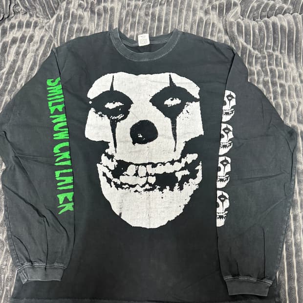 블랙아웃 피어스 스컬 롱슬리브 L사이즈