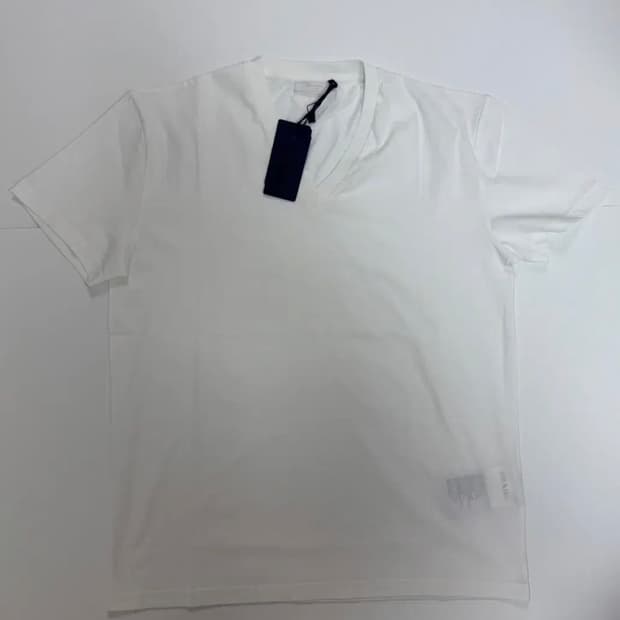 프라다 남성   반팔 브이넥 화이트 prada