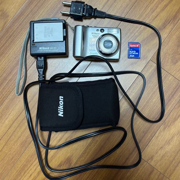 니콘 쿨픽스 5200 디카