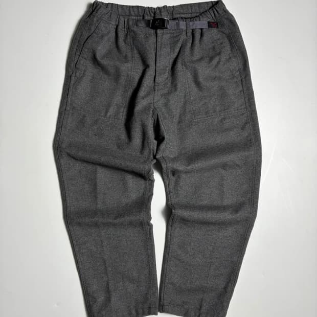 그라미치Gramicci 차콜그레이 컬러 울 블렌드 테이퍼드팬츠 R1469