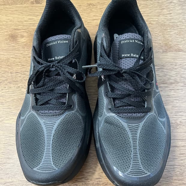 뉴발란스 x 디스트릭트 비전 프레쉬 폼 X 이에로 v8 