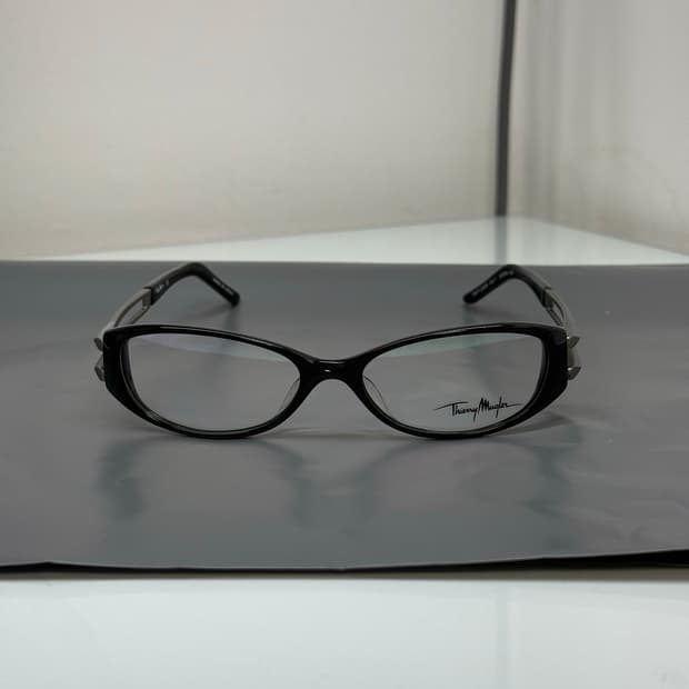 티에리뮈글러 안경