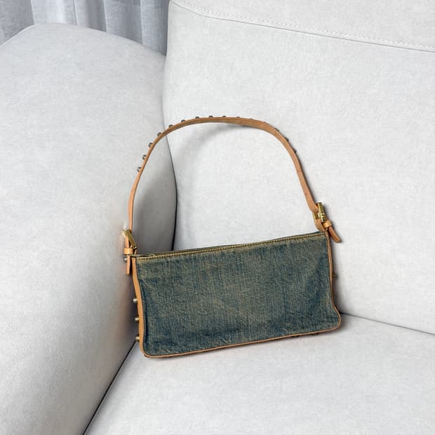 펜디 데님 스터드 숄더백