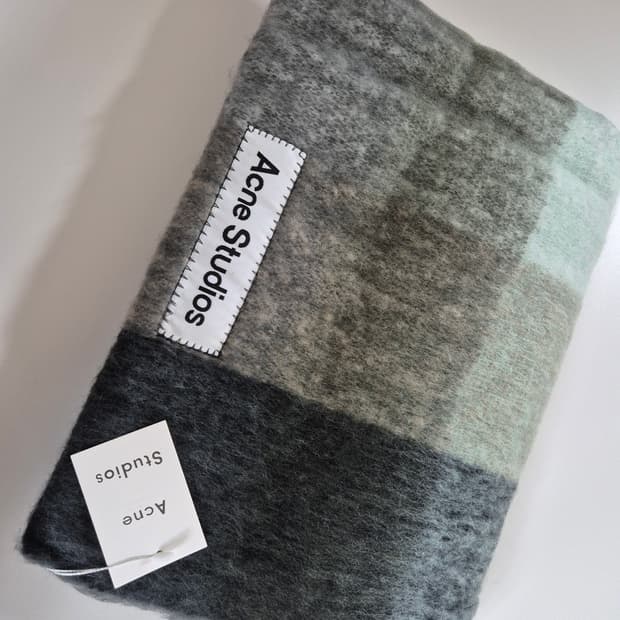 아크네 스튜디오 머플러 (새상품)