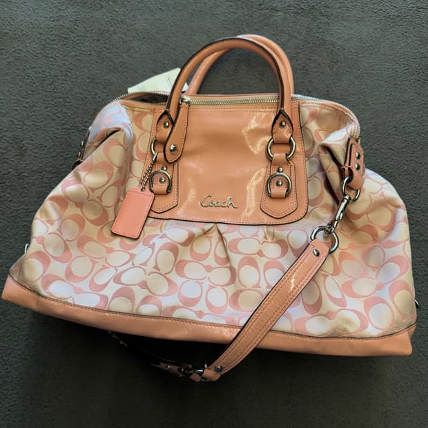 코치 빈티지 핑크 숄더백 새상품 처분 