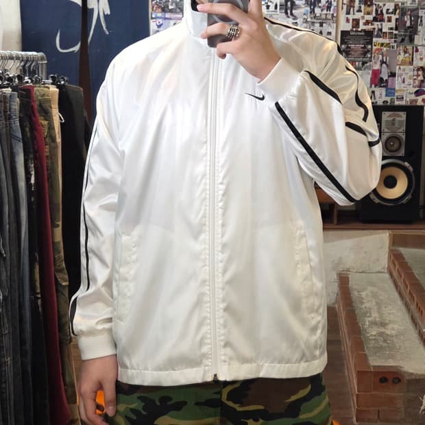 JPN NIKE 화이트 블랙 라인 바람막이