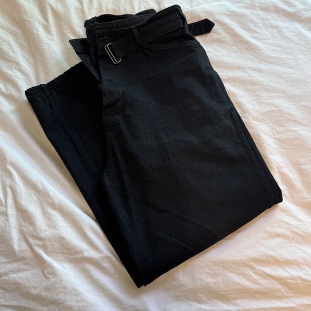 Comoli 벨티드 데님