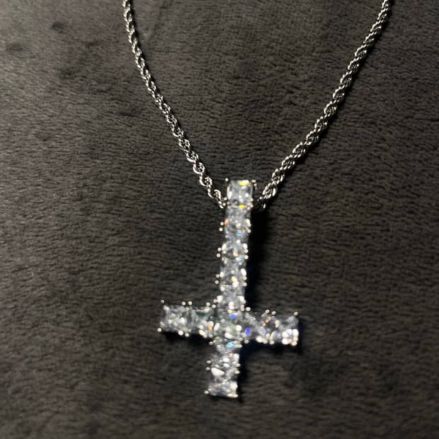 opium 역십자가 펜던트 로프체인증정