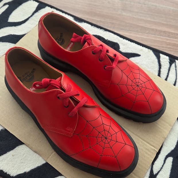 닥터마틴 x 슈프림 스파이더웹 3-아이 슈 레드