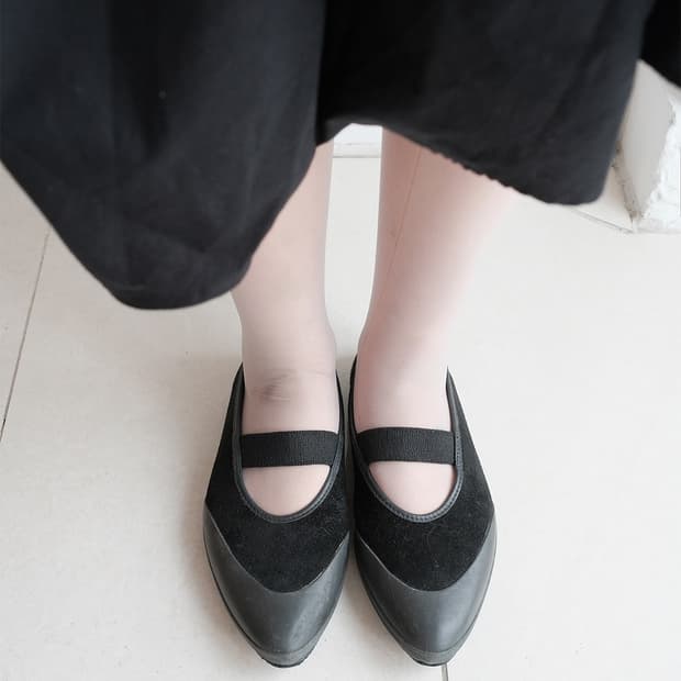 Pointed toe mary jane suede sneakers