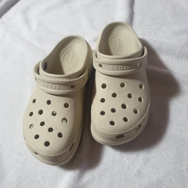 crocs.크록스 키높이 샌들.클래식 플랫폼 클로그 240