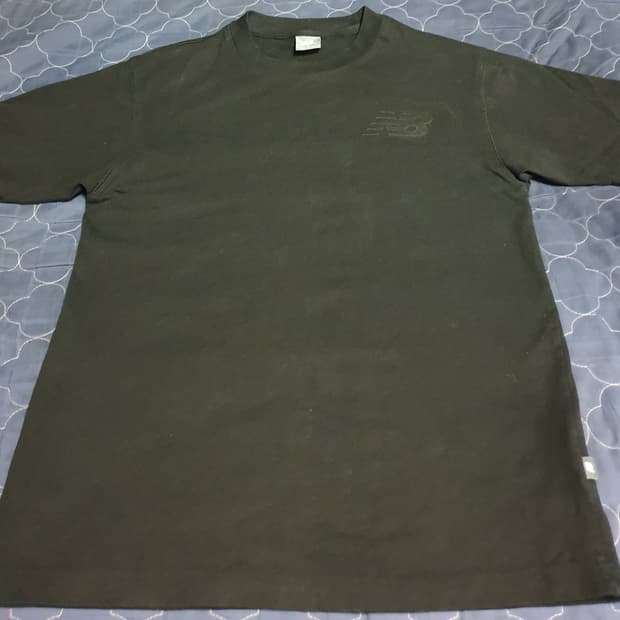 뉴발란스 볼륨로고 반팔티 블랙 (S)