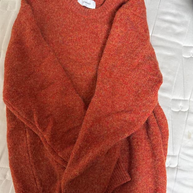 르마드 울 오버핏 라운드 오렌지 앙고라 니트