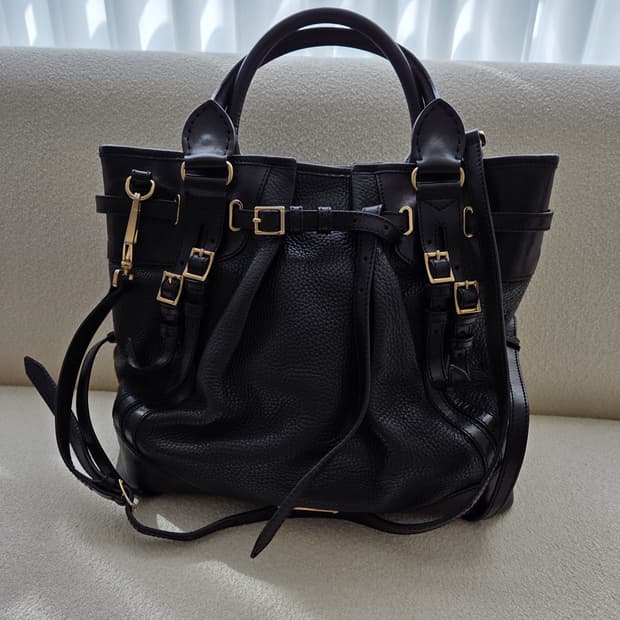 버버리  소가죽 블랙 솔더 크로스백