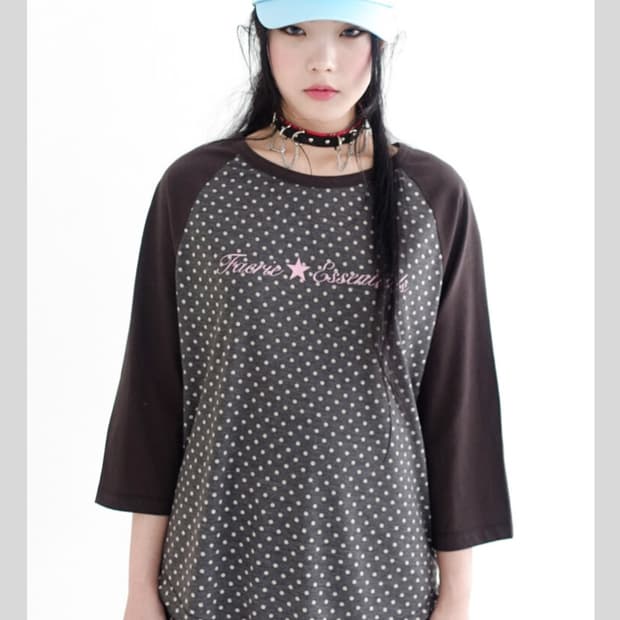 샵페어리 도트 레글런 슬리브 탑 티셔츠 챠콜