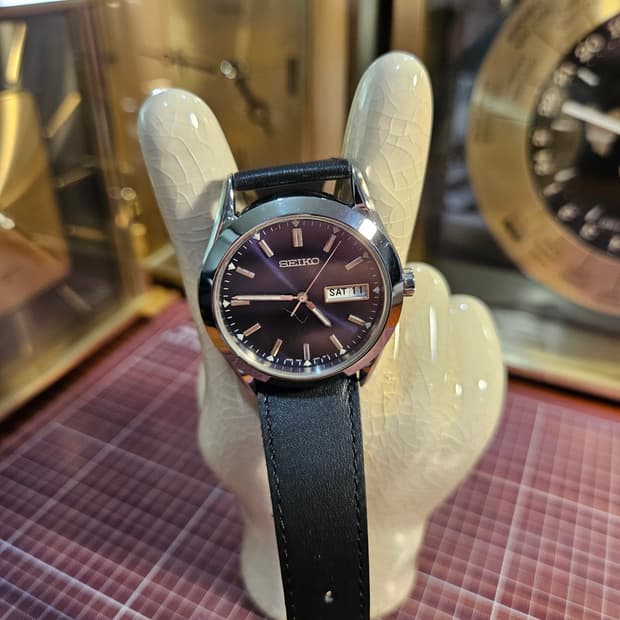 세이코 심플 클래식 라운드 데이데이트 쿼츠 시계
