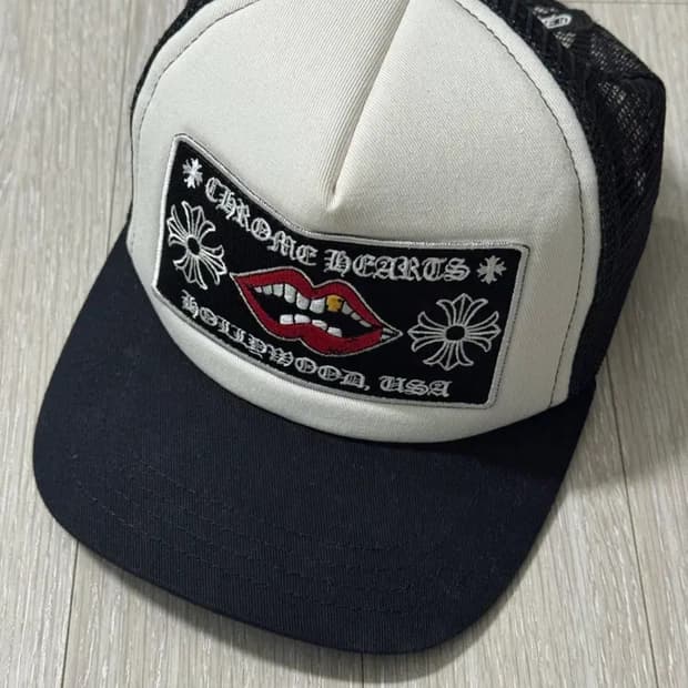 크롬하츠 참퍼 할리우드 트러커햇 블랙 화이트