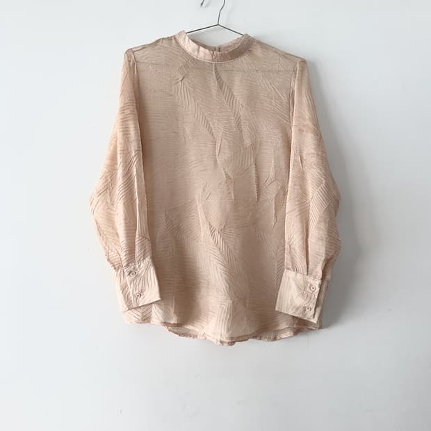 Swirl pattern moc blouse