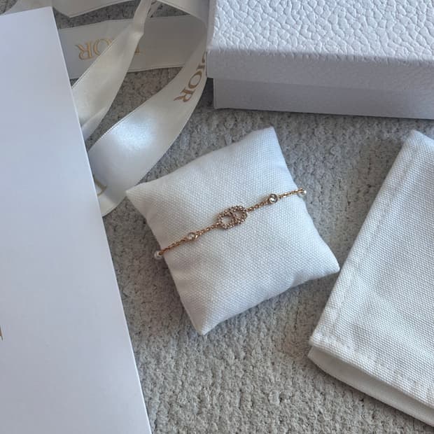 디올 클레어디룬 팔찌[풀박.선물용] 