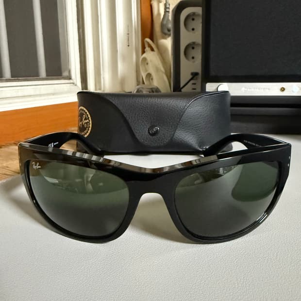 레이밴 메가발로라마