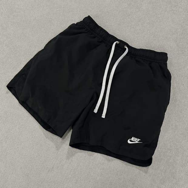 나이키 블랙 스우시 반바지 L