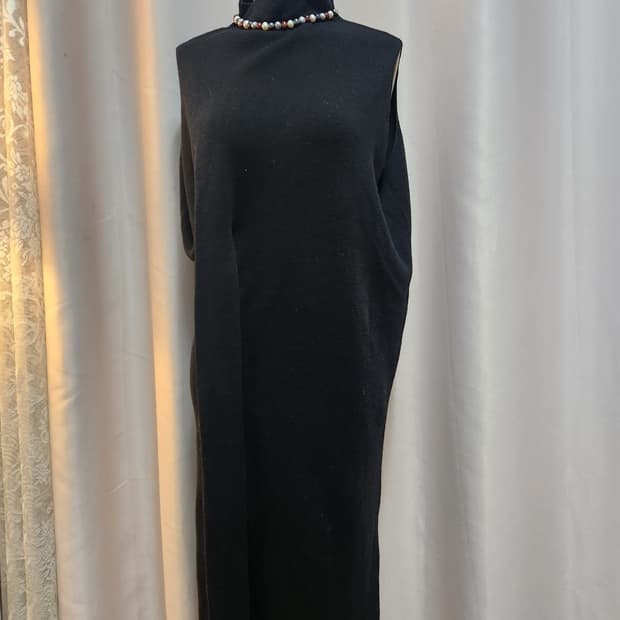 코스 블랙 민소매 롱 원피스