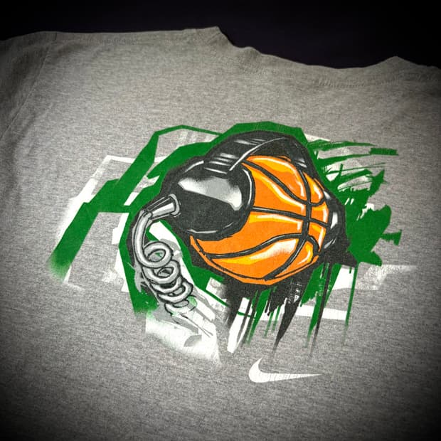  00s Nike Basketball “beats + breaks” Te