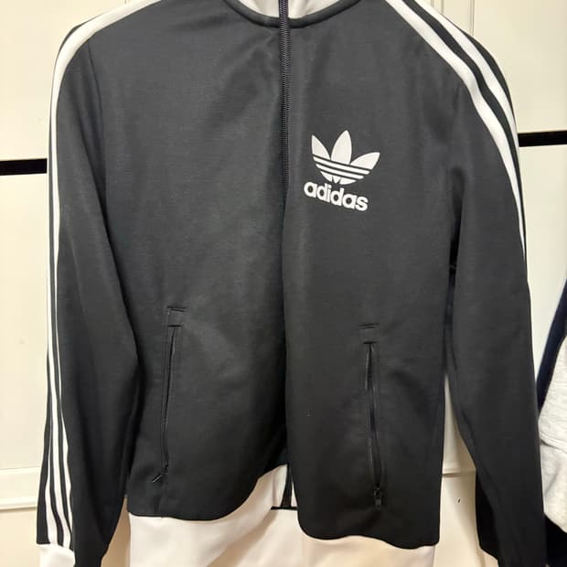 아디다스 베켄바우어 트랙탑 우먼 IW3174