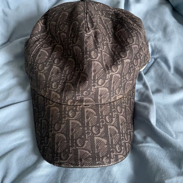 디올 오블리크 볼캡