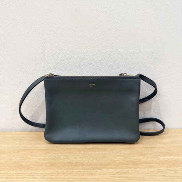 셀린느 트리오 크로스백 트리플 파우치 레이어드 탈부착 디테일 그린