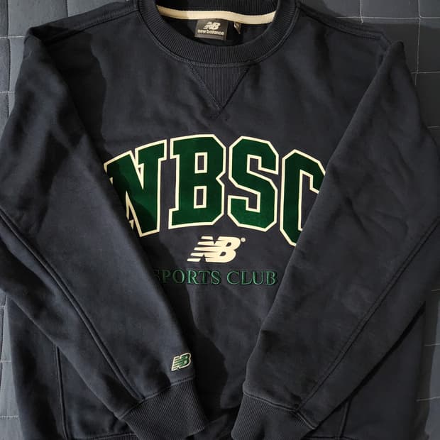 뉴발란스 맨투맨