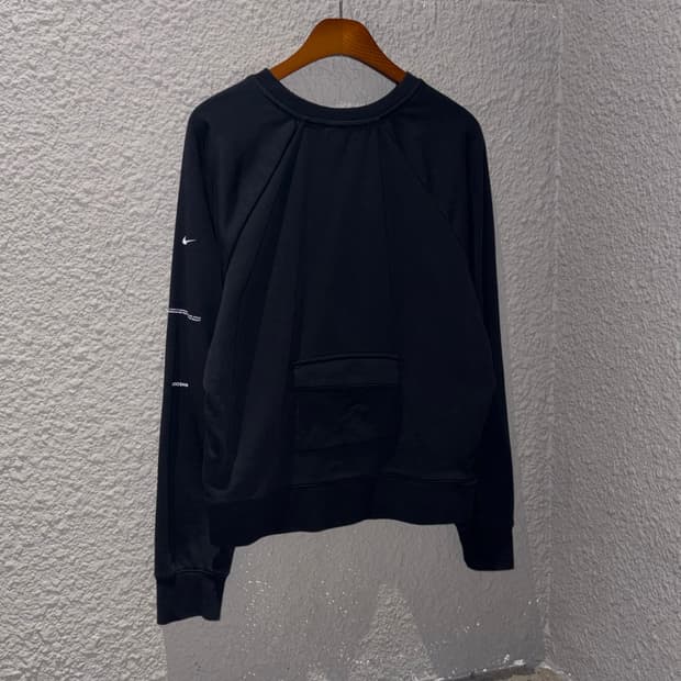 나이키 백 포켓 맨투맨