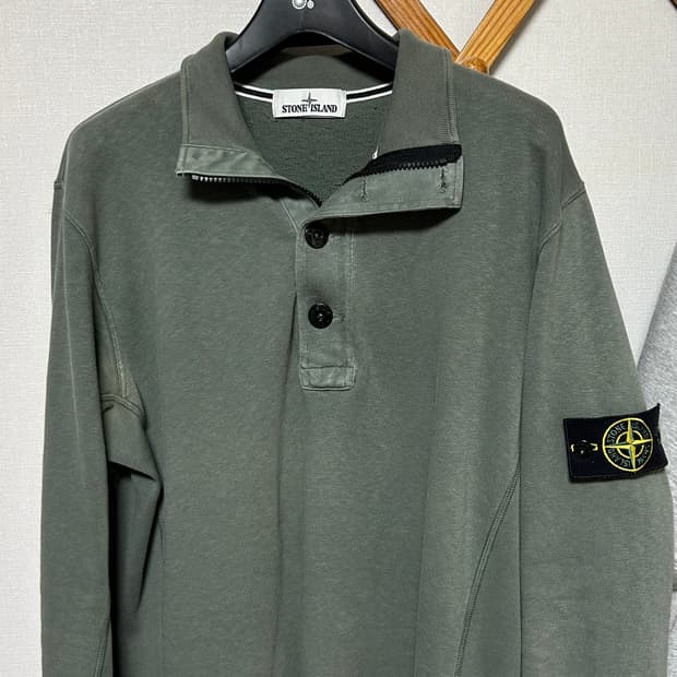 스톤아일랜드 하프집업 맨투맨