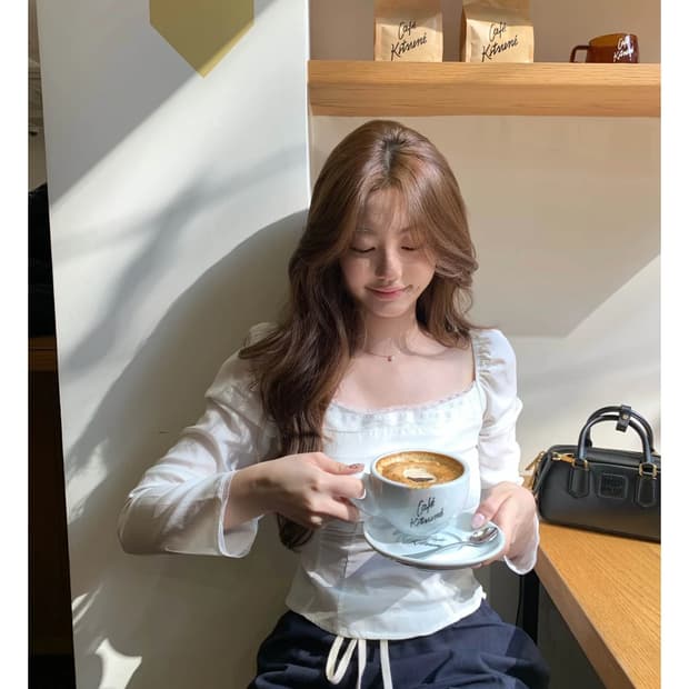 제니오 클린스퀘어 레이스 블라우스 새상품 (아이보리)